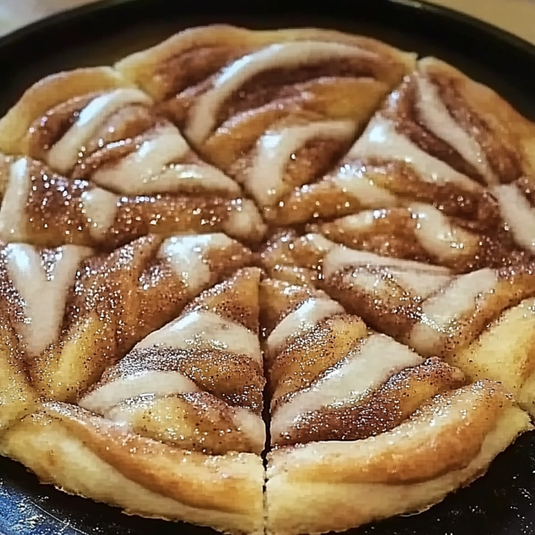 Kaneel-Suiker Pizza met Croissantdeeg