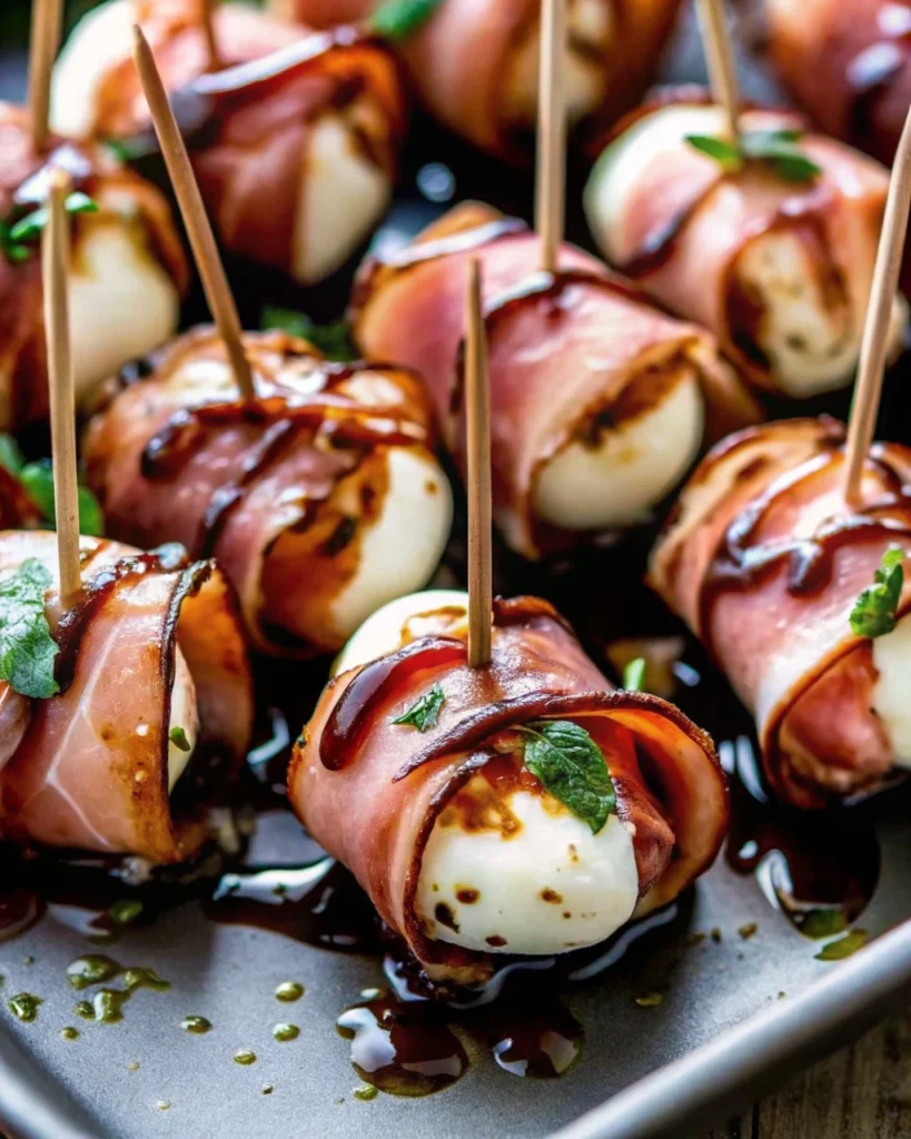 Mozzarella Hapjes met Prosciutto en Basilicum